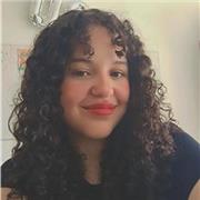 Estudio Licenciatura en Ciencias Sociales en la Universidad de Caldas y coordinadora del Semillero de Enseñanza de la Geografia